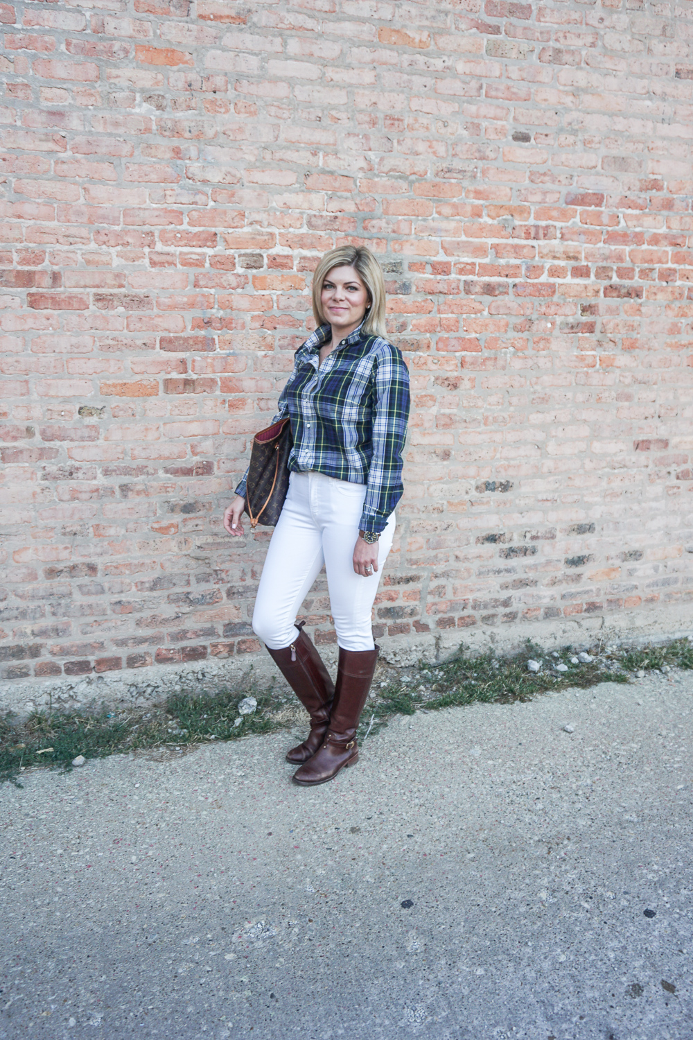 White Jeans & Boots - Cashmere & Jeans